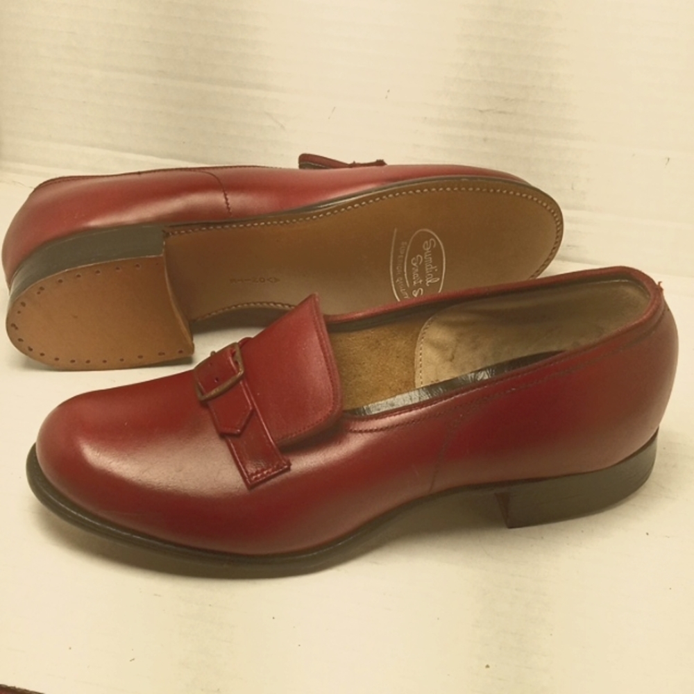 Vintage 1950s Girls Red Sundial Dress shoes with Buckle Size 4.5 Usa